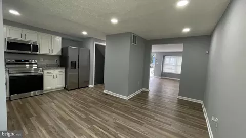 Entry Way - 2127 Allendale Rd, Baltimore, MD 21216 photo 1 of 6