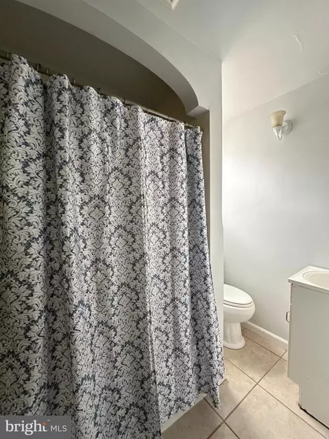 Bath - 3401 Shannon Dr, Baltimore, MD 21213 photo 1 of 2