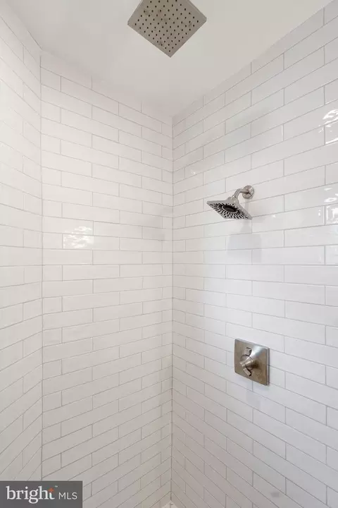 Bath - 808 Whitelock St, Baltimore, MD 21217 photo 4 of 6