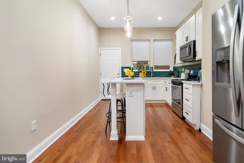Entry Way - 808 Whitelock St, Baltimore, MD 21217 photo 4 of 12