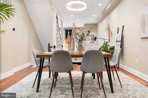 Dining - 808 Whitelock St, Baltimore, MD 21217 photo 3 of 4