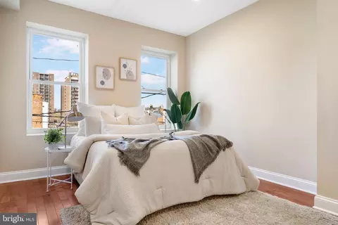 Bedroom - 808 Whitelock St, Baltimore, MD 21217 photo 1 of 8