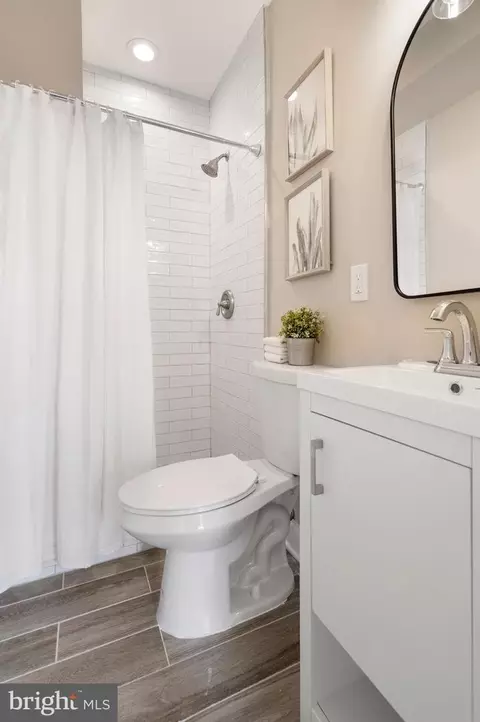 Bath - 808 Whitelock St, Baltimore, MD 21217 photo 5 of 6