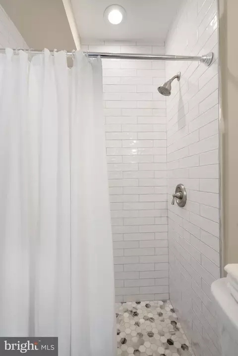 Bath - 808 Whitelock St, Baltimore, MD 21217 photo 6 of 6