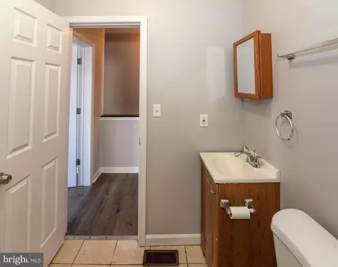 Entry Way - 4209 Nicholas Ave, Baltimore, MD 21206 photo 4 of 4