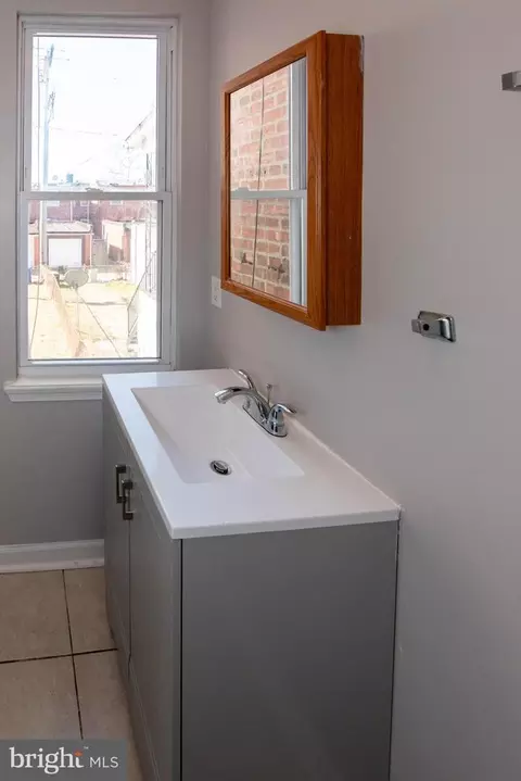 Bath - 4209 Nicholas Ave, Baltimore, MD 21206 photo 1 of 1