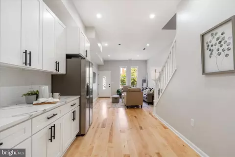 Entry Way - 333 E 21st St, Baltimore, MD 21218 photo 4 of 9