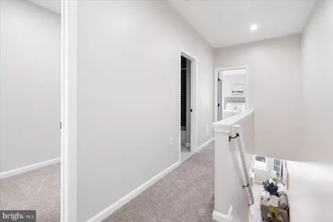 Entry Way - 333 E 21st St, Baltimore, MD 21218 photo 5 of 9