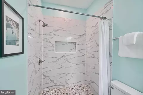 Bath - 417 Mount Holly St, Baltimore, MD 21229 photo 4 of 12