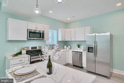 Kitchen - 417 Mount Holly St, Baltimore, MD 21229 photo 7 of 8
