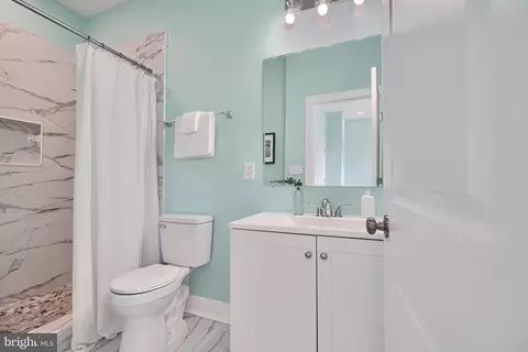 Bath - 417 Mount Holly St, Baltimore, MD 21229 photo 2 of 12