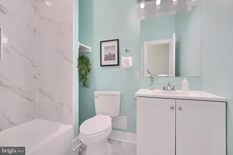 Bath - 417 Mount Holly St, Baltimore, MD 21229 photo 7 of 12