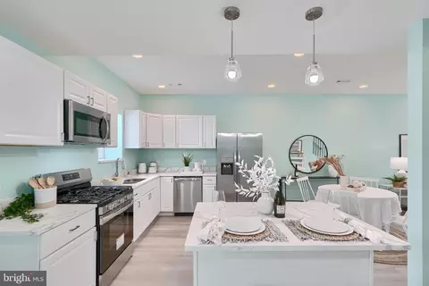 Kitchen - 417 Mount Holly St, Baltimore, MD 21229 photo 5 of 8