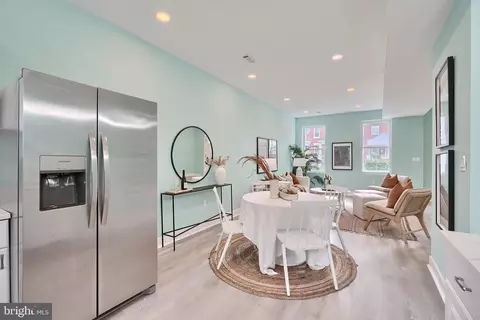 Entry Way - 417 Mount Holly St, Baltimore, MD 21229 photo 4 of 7