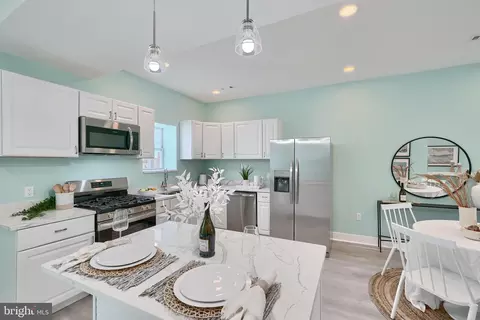 Kitchen - 417 Mount Holly St, Baltimore, MD 21229 photo 6 of 8