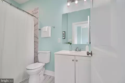 Bath - 417 Mount Holly St, Baltimore, MD 21229 photo 3 of 12