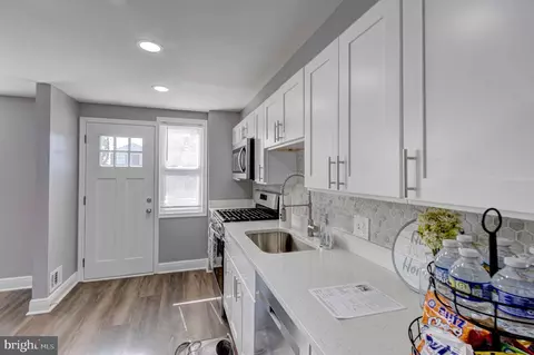 Entry Way - 5512 Silverbell Rd, Baltimore, MD 21206 photo 2 of 2