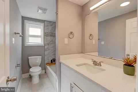 Bath - 5512 Silverbell Rd, Baltimore, MD 21206 photo 3 of 5