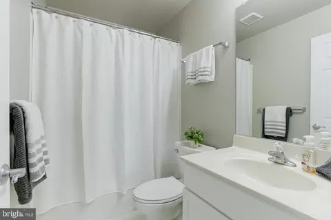 Bath - 808 Ryan St, Baltimore, MD 21230 photo 1 of 2