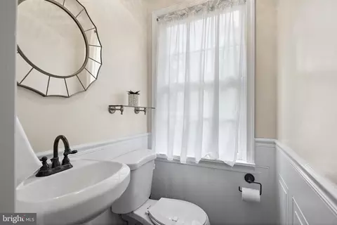 Bath - 120 Croydon Rd, Baltimore, MD 21212 photo 1 of 5