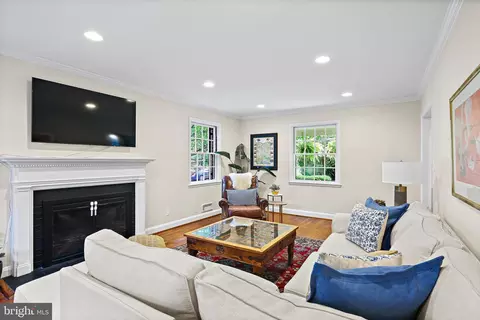 Living - 120 Croydon Rd, Baltimore, MD 21212 photo 3 of 3