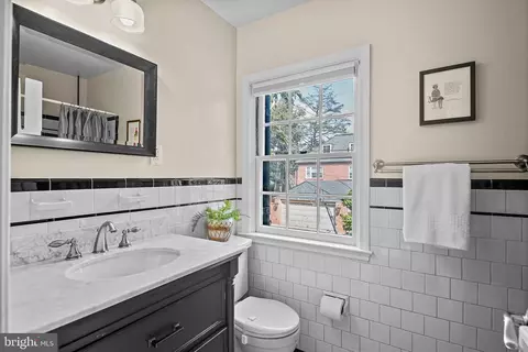 Bath - 120 Croydon Rd, Baltimore, MD 21212 photo 5 of 5