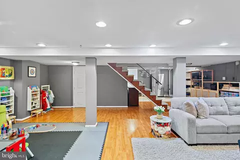 Entry Way - 120 Croydon Rd, Baltimore, MD 21212 photo 3 of 3