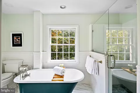 Bath - 120 Croydon Rd, Baltimore, MD 21212 photo 2 of 5