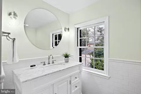 Bath - 120 Croydon Rd, Baltimore, MD 21212 photo 4 of 5