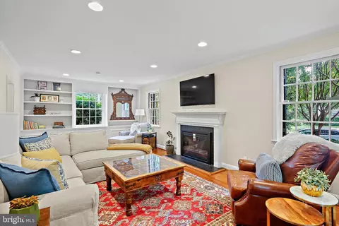 Living - 120 Croydon Rd, Baltimore, MD 21212 photo 1 of 3