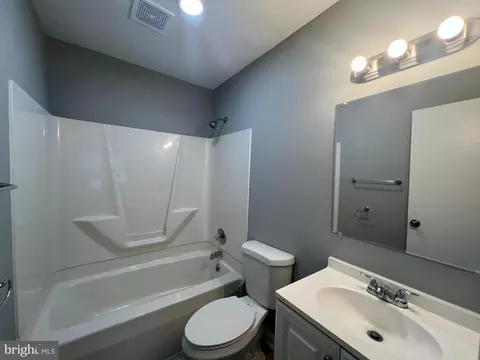 Bath - 2124 Brunt St, Baltimore, MD 21217 photo 1 of 1