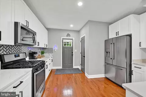 Entry Way - 3712 Sequoia Ave, Baltimore, MD 21215 photo 6 of 6