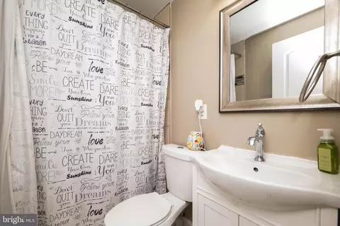Bath - 6529 Hilltop Ave, Baltimore, MD 21206 photo 1 of 1