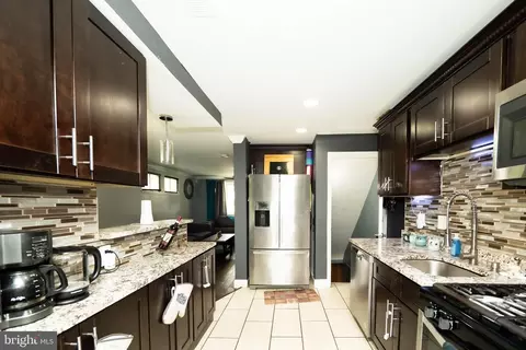 Entry Way - 6529 Hilltop Ave, Baltimore, MD 21206 photo 2 of 6