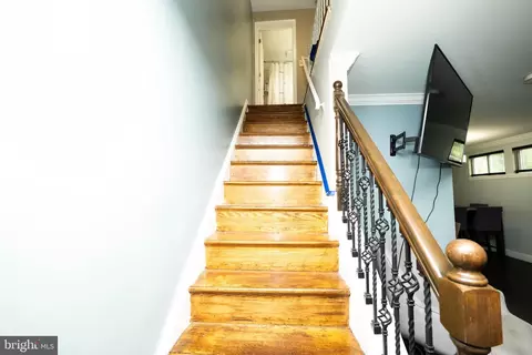 Entry Way - 6529 Hilltop Ave, Baltimore, MD 21206 photo 5 of 6