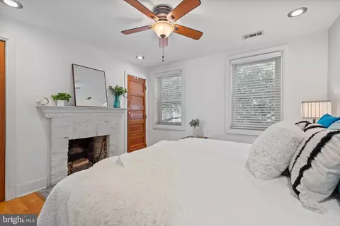 Bedroom - 1805 Fleet St, Baltimore, MD 21231 photo 2 of 7