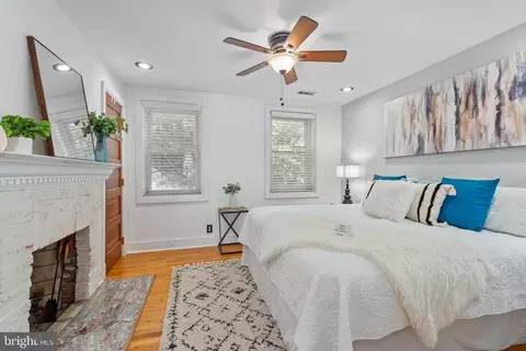 Bedroom - 1805 Fleet St, Baltimore, MD 21231 photo 1 of 7