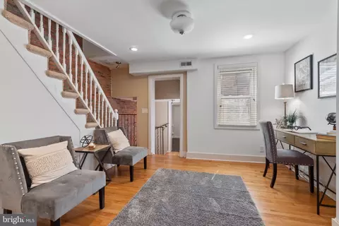Entry Way - 1805 Fleet St, Baltimore, MD 21231 photo 6 of 7