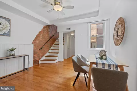 Entry Way - 1805 Fleet St, Baltimore, MD 21231 photo 2 of 7