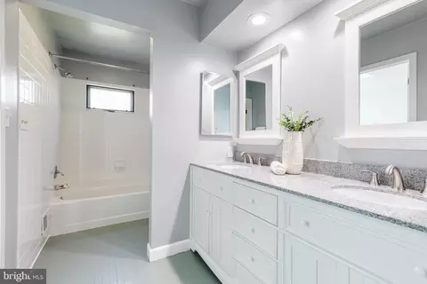 Bath - 214 Grindall St, Baltimore, MD 21230 photo 2 of 4