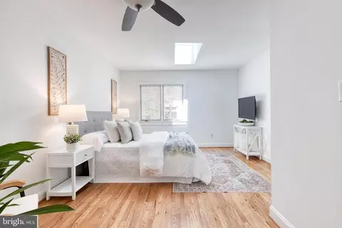 Bedroom - 214 Grindall St, Baltimore, MD 21230 photo 1 of 5