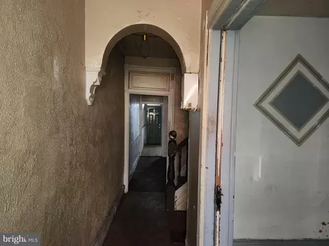 Entry Way - 2115 Walbrook Ave, Baltimore, MD 21217 photo 1 of 4
