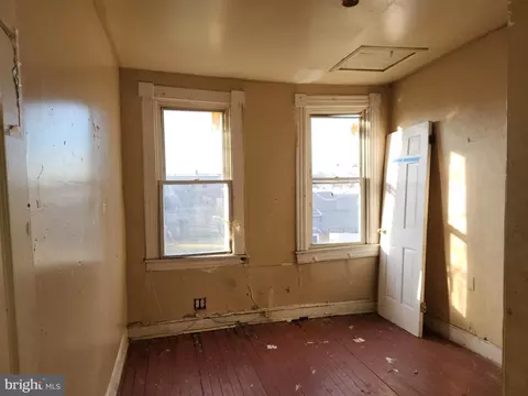 Bedroom - 2115 Walbrook Ave, Baltimore, MD 21217 photo 1 of 1