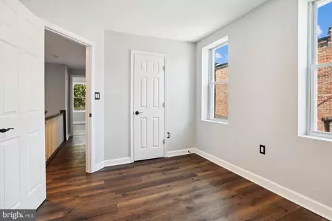 Entry Way - 436 E Patapsco Ave, Baltimore, MD 21225 photo 5 of 7