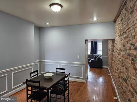 Entry Way - 1122 Myrtle Ave, Baltimore, MD 21201 photo 3 of 6