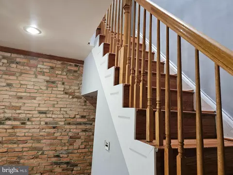 Entry Way - 1122 Myrtle Ave, Baltimore, MD 21201 photo 4 of 6