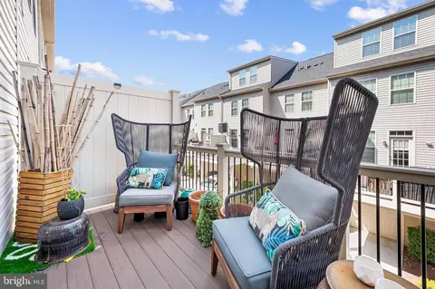 Exterior - 810 S Macon St, Baltimore, MD 21224 photo 3 of 4