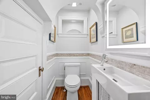 Bath - 7 Midvale Rd, Baltimore, MD 21210 photo 1 of 8