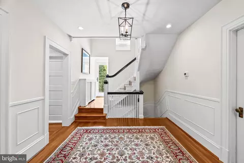 Entry Way - 7 Midvale Rd, Baltimore, MD 21210 photo 3 of 4