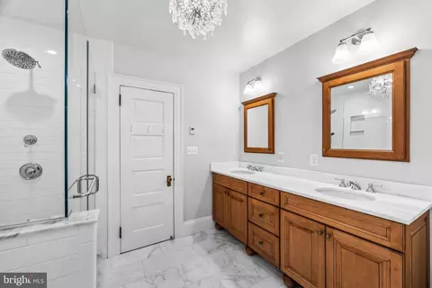 Bath - 7 Midvale Rd, Baltimore, MD 21210 photo 4 of 8